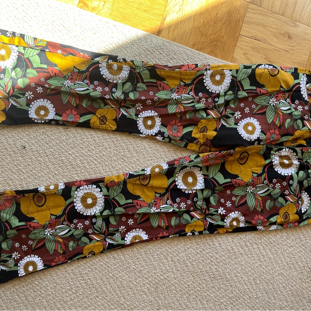 Run & Fly 70s Daisy Flares